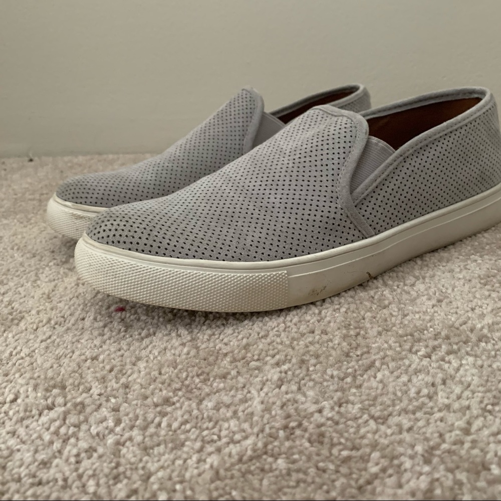 4/$20 STEVE MADDEN zarayy slip on sneaker